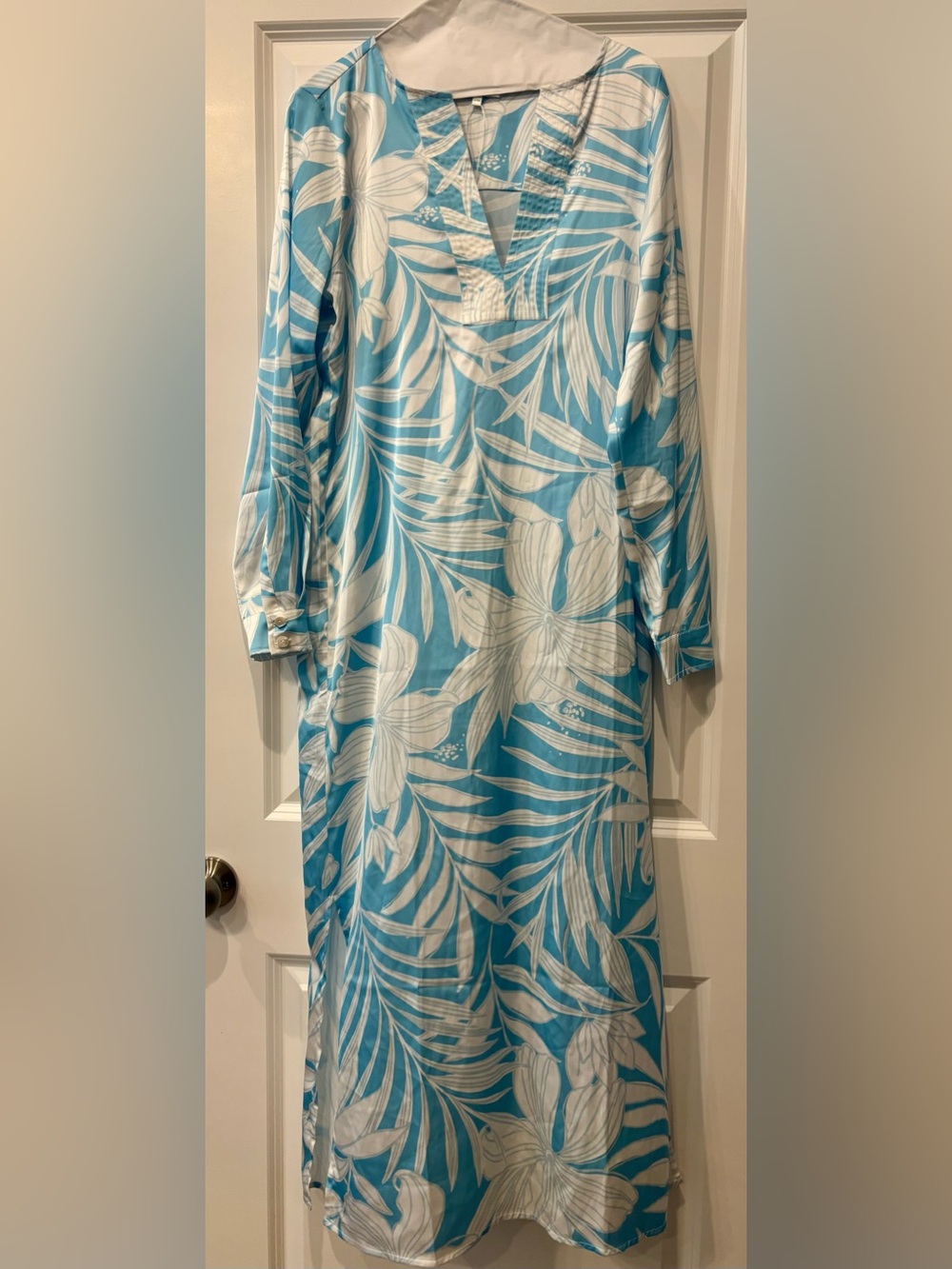 Wrap Up by VP Blue Hawaii long caftan blue and white resort wear nightgown